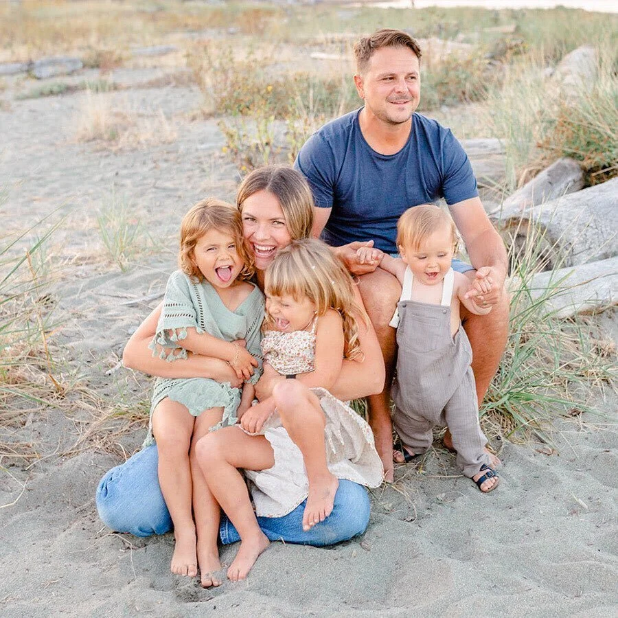 ✨New Blog Post✨⁣
⁣
One of my favourite family sessions from last summer! This sunset session with @birth_with_kristin makes me miss summer SO much right about now! 🏖 ☀️ 🌊 The love and connection between this family is just the sweetest 🤍 love love