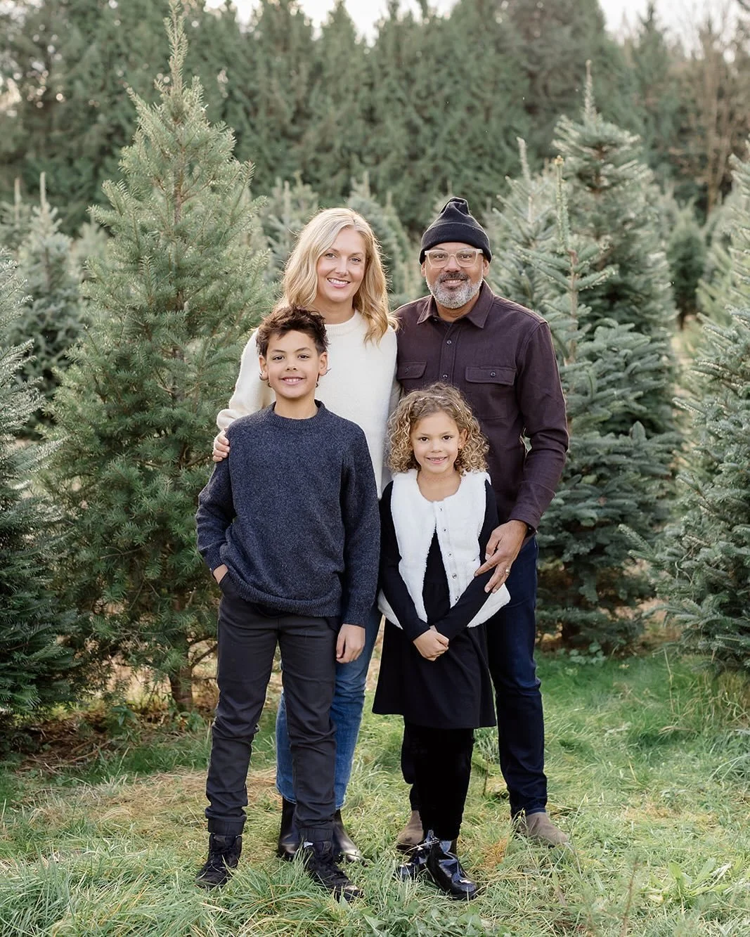 How could this photo not be a Christmas card?! It&rsquo;s always such a joy to capture your beautiful family, @bevbacon 🌲🌟🌲🌟

#christmas #christmasmini #christmasphotos  #familyphotos  #tsawwassen #vancouverbc #langley #vancouverfamilyphotographe