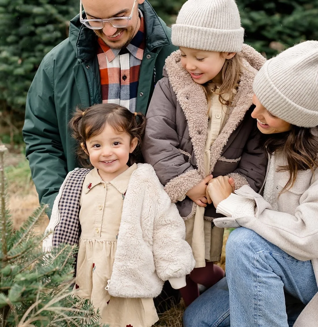 This beautiful family snagged the last session spot in my Christmas Minis at @aldoracreschristmas , and guess during the final five minutes of their session, it started pouring rain! But they didn&rsquo;t miss a beat&mdash;they laughed and smiled thr