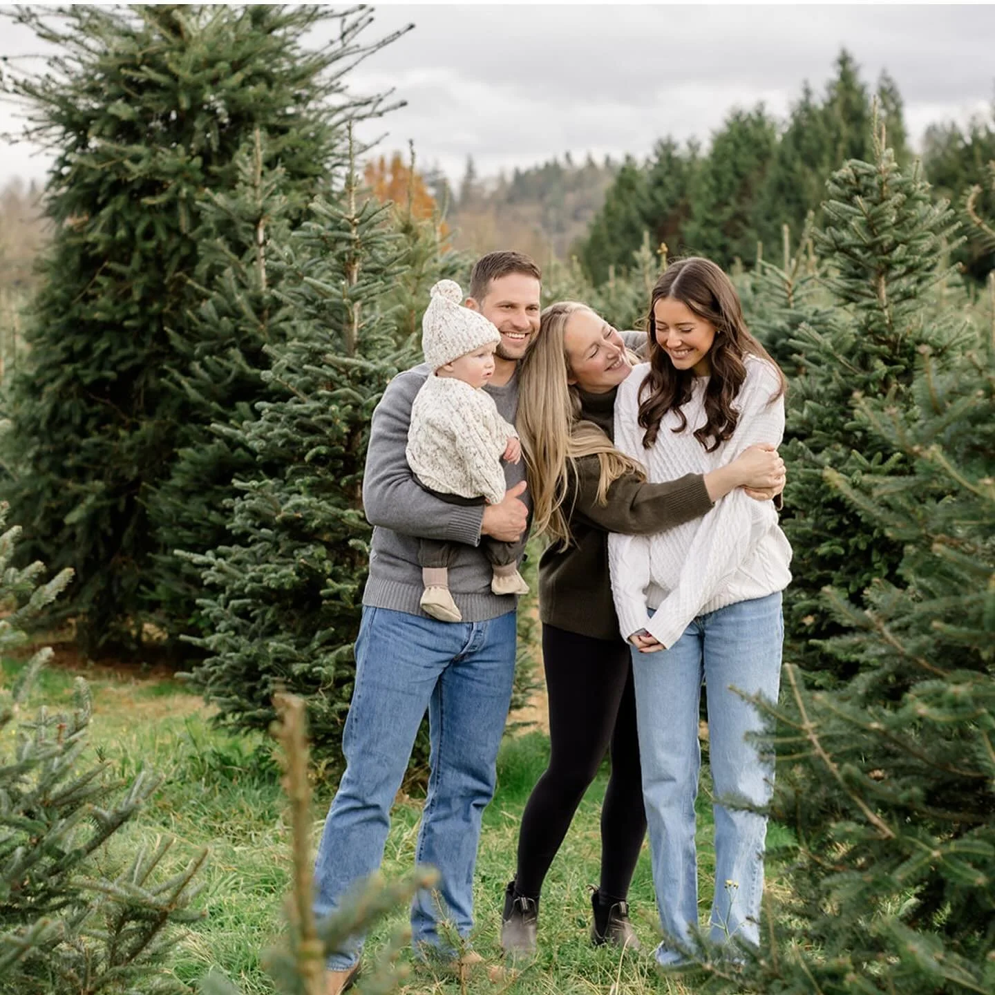 Oh my final stretch of editing and delivering Christmas Minis ☺️ Just sent off this beautiful gallery 🌲💌

#christmas #christmasmini #christmasphotos  #familyphotos  #tsawwassen #vancouverbc #langley #vancouverfamilyphotographer #vancouvernewbornpho