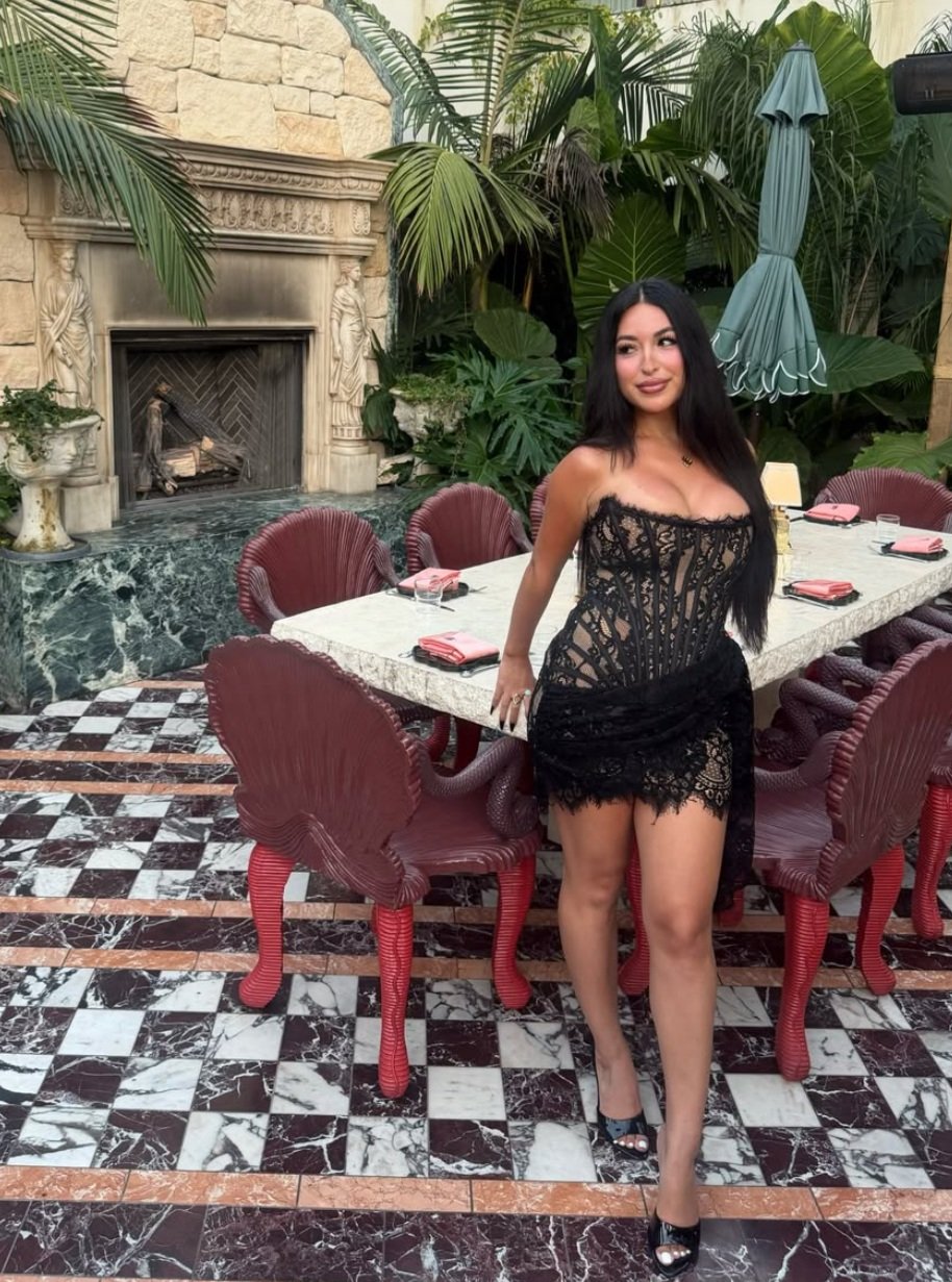 Our stunning patient! 😍 6 months post-op // 485cc moderate-profile implants #BreastsByDrUsha 

Send us a DM to learn more about pricing, candidacy, and what to expect during the breast augmentation process.

#BreastsByDrUsha

💸 Financing for Breast