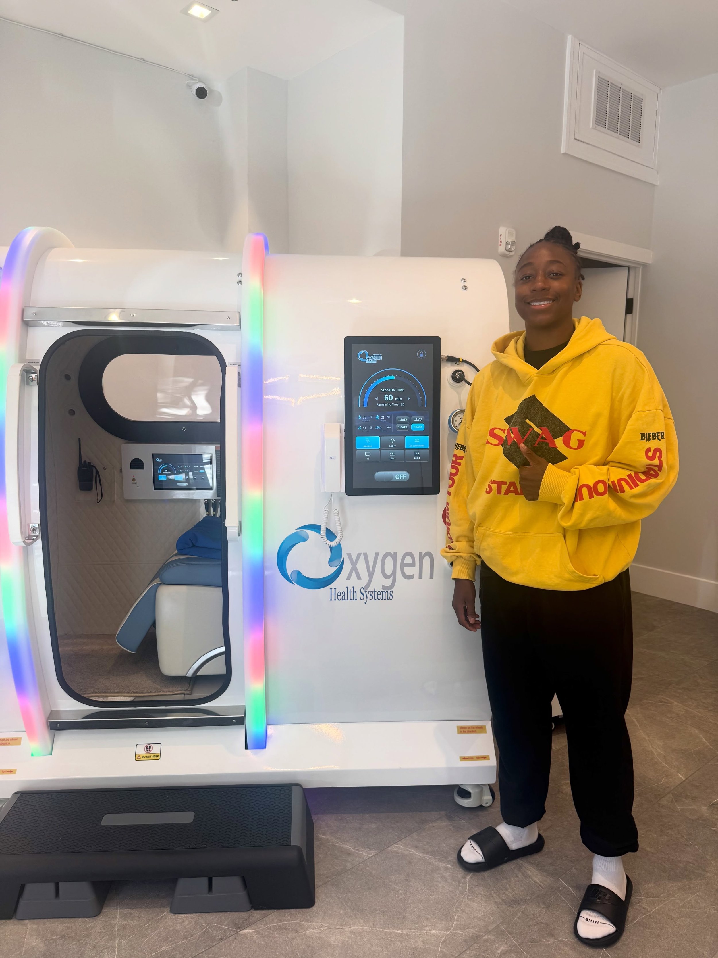 @jewellloyd of the Las Vegas Aces 🏀 stopped by our office for an HBOT session!

For athletes, HBOT is often used to support:
- Recovery
- Muscle repair
- Reduced soreness
- Overall performance recovery

Interested in learning more about #HBOT and wh