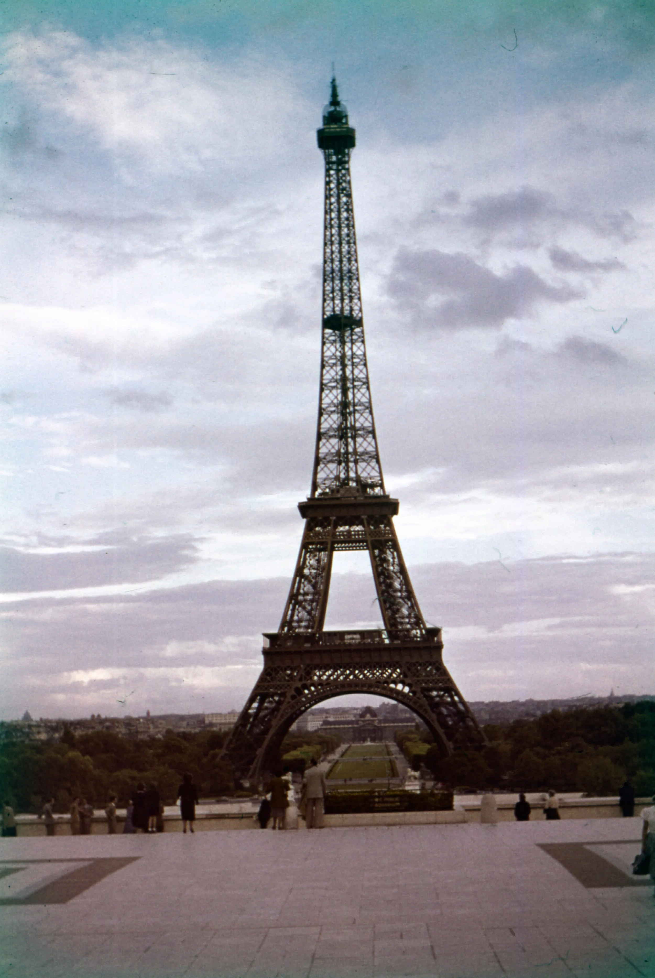 Eiffel_Front.jpg