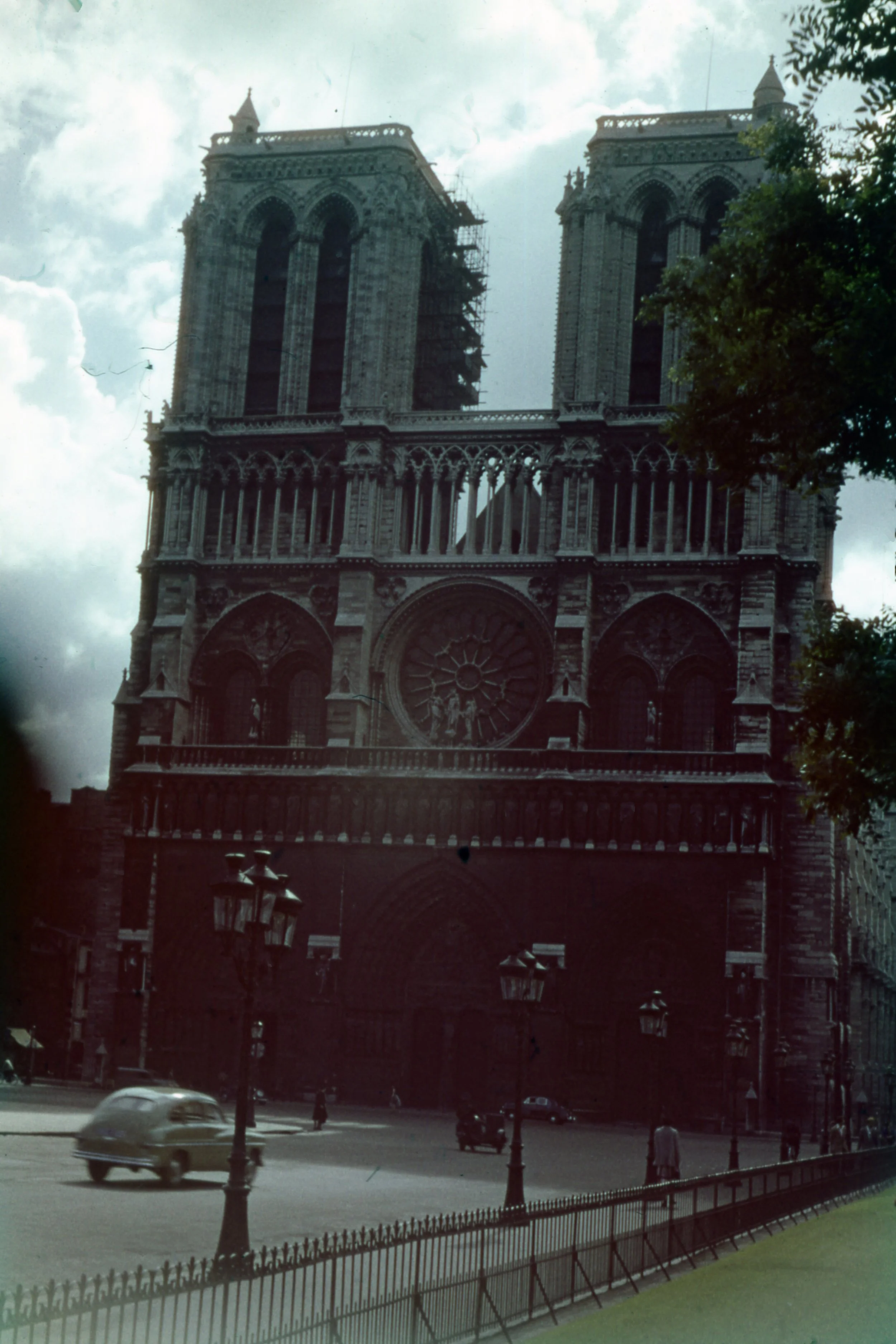 Notre_Dame_Front.jpg