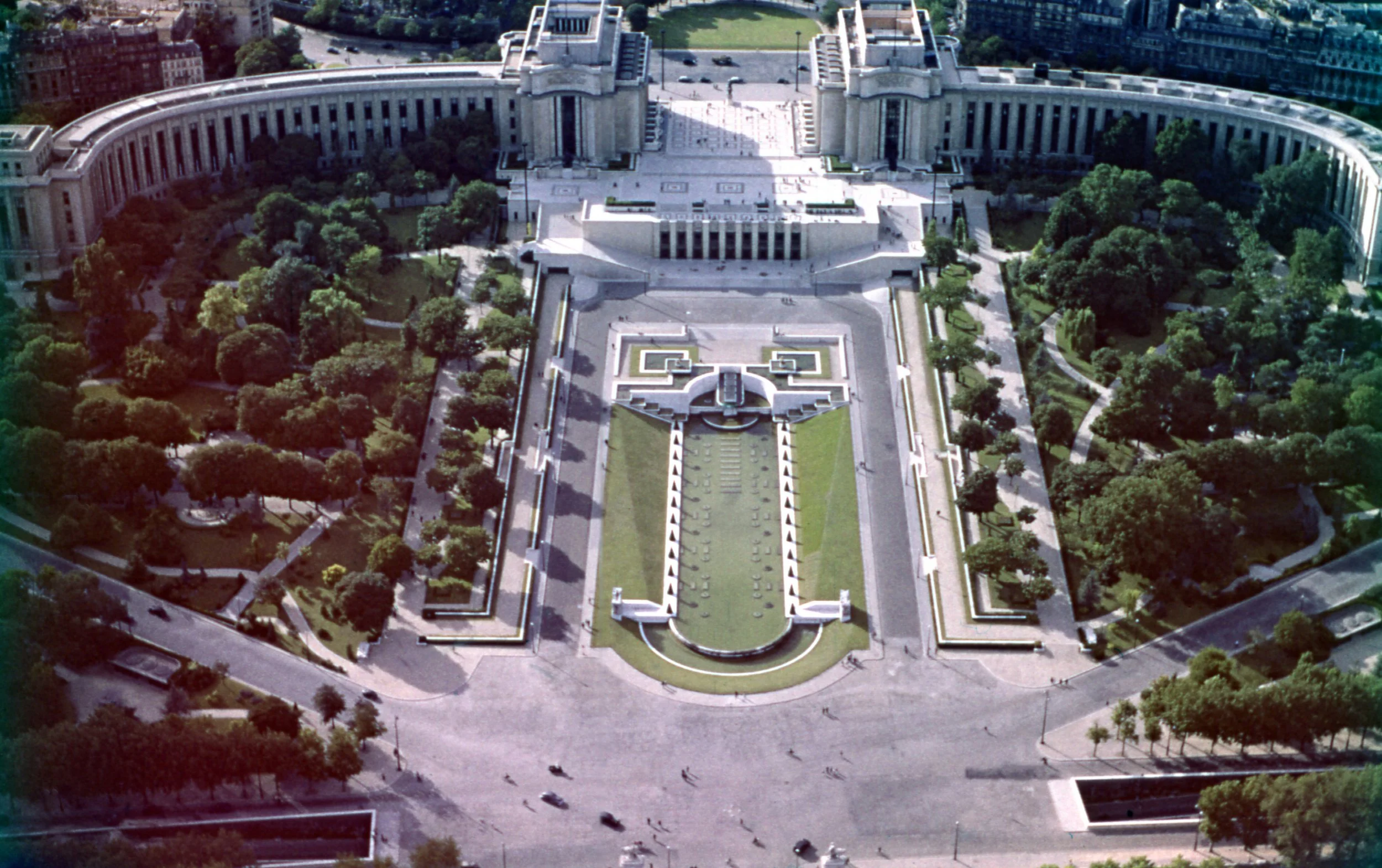 top_of_eiffel2.jpg