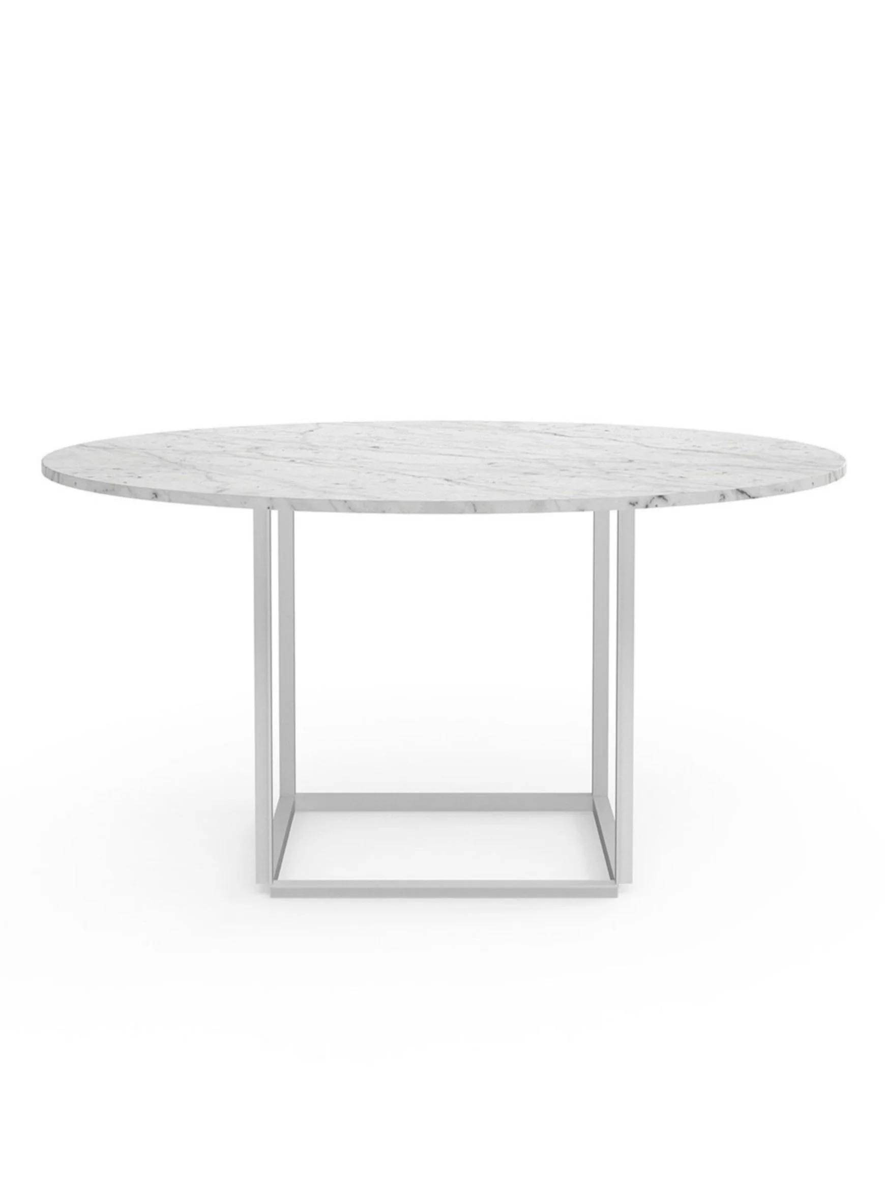 ｜圓形，因為它的無方向性，在慣性的方正空間平面裡容易自成一格，與周邊元素沒有任何相互關係。它消弭了直角的邊界，溫潤的弧形讓空間動線得以流暢圍繞，也容易拉近座席間的距離。向心方向的對視自然強化家人好友相聚、對話的用餐氛圍。

近年來，台灣的室內設計多以簡約為主流，全面擁抱北歐與日本的簡約家具風格，餐桌都是方形居多。市場上，華人傳統習慣的圓形餐桌少之又少，尺寸的選擇也非常缺稀。但在不屈不饒的搜尋與拜訪了數間家具展間，本案找到了非常適合的簡樸圓形餐桌。它是 New Works 的 Florence D
