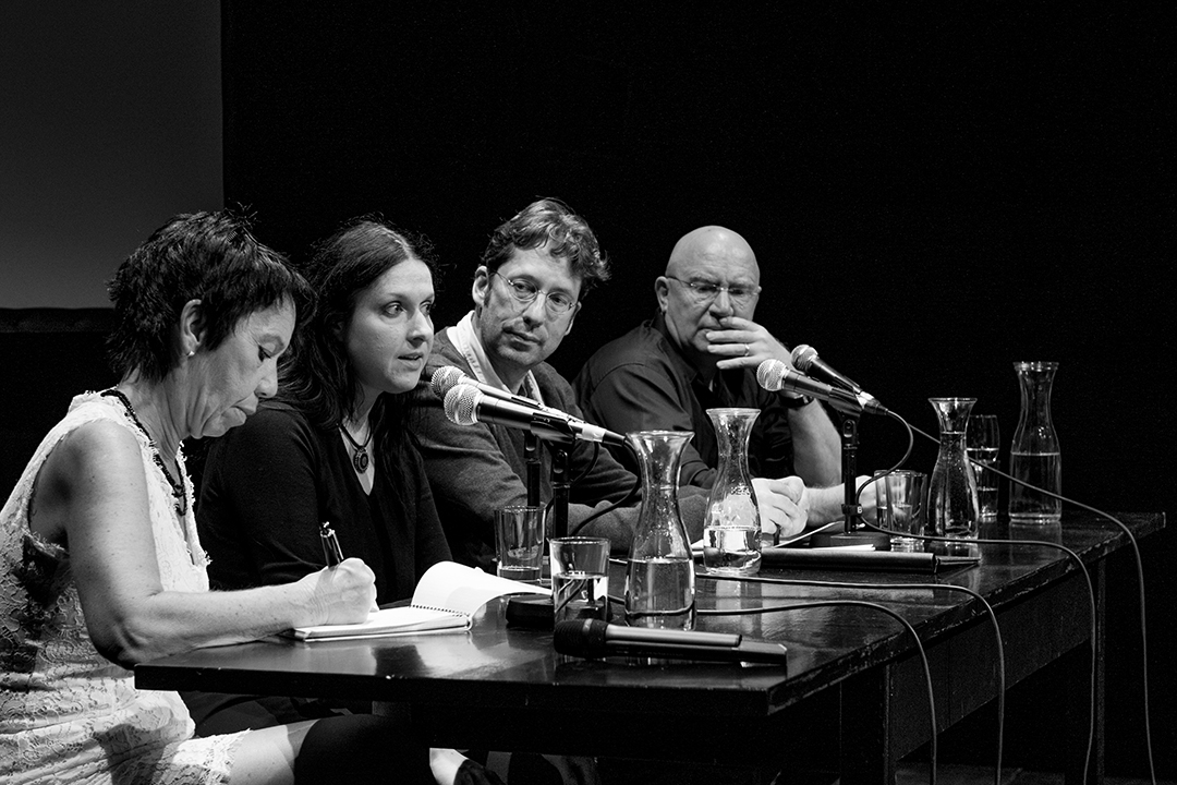 Sarah Blau und Carlo Strenger Moderation: Carsten Hueck Simultanübersetzung: Lilian Astrid Geese Foto: Erik Weiss