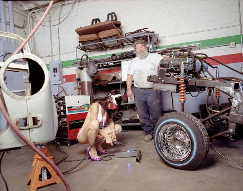 Liz Cohen Bodywork Welder, C-Print 127 x 153 cm, 2005