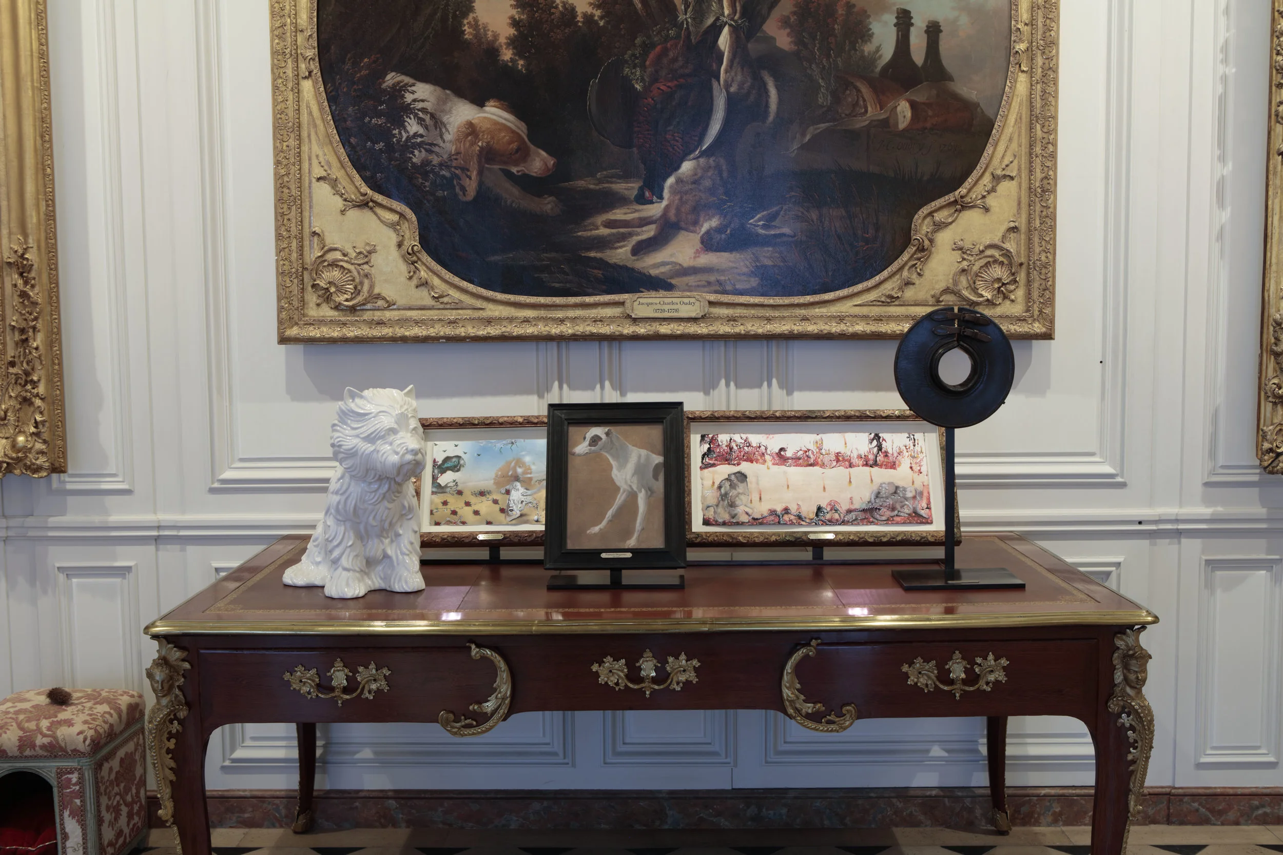  Vue d'exposition :&nbsp; En plein coeur , Musée de la Chasse et de la Nature, Paris 2017  Gauche :&nbsp; Cimetière d'oiseaux,&nbsp; 2016, encre oxydation cuivre huile décalcomanie glycéro émail à froid bombe aérosol sur papier Droite :&nbsp; Arrière