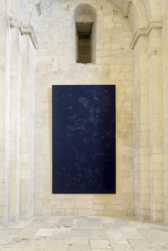 Vue d'exposition : L'île de Montmajour de Christian Lacroix, solo show Gérard Traquandi, Abbaye de Montmajour, 2013