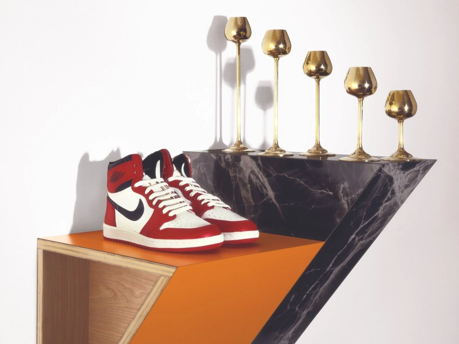 HAIM STEINBACH - Haim Steinbach. Objects for People, MACS Musée des Arts Contemporains Grand-Hornu, Hornu, Belgique
