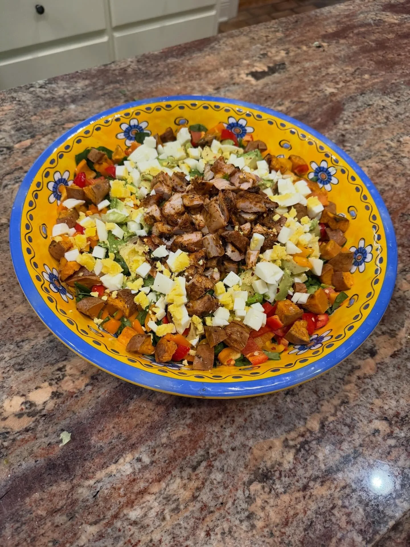 Now that is a salad my friends &hellip; #Romaine #grilledchicken #evo #avacado #italianceramics