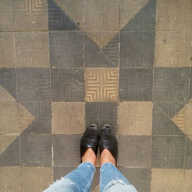 We have a thingwith floors, we sure do. Swipe left for more 💥
.
.
#tiles #floorsoftheworld #floors #sidewalk #ihavethisthingwithfloors #fromwhereistand #sideways #stone #urban #old #tile 
#TLV #TelAviv #Israel #ig_israel #insta_israel #pattern #arch