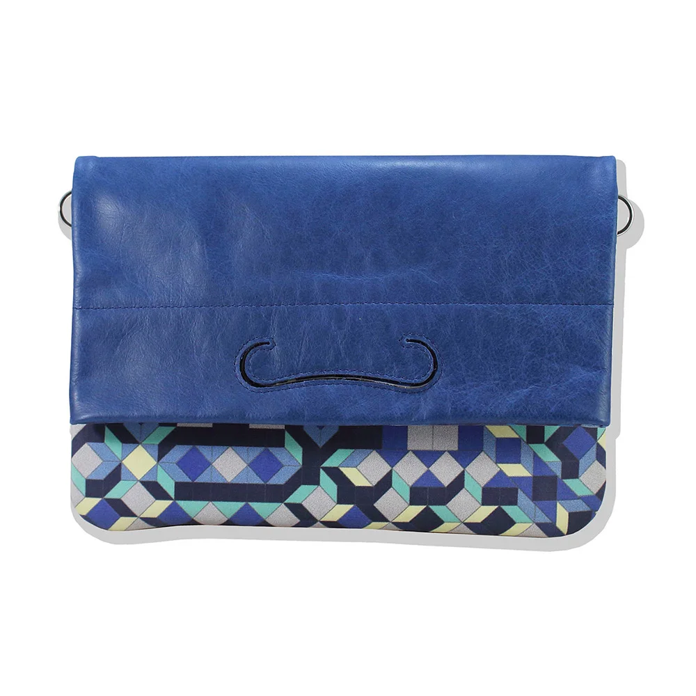 clutch_bleu_collab_coralie_prevert_nasongo_devant-2_1000x1000.jpg