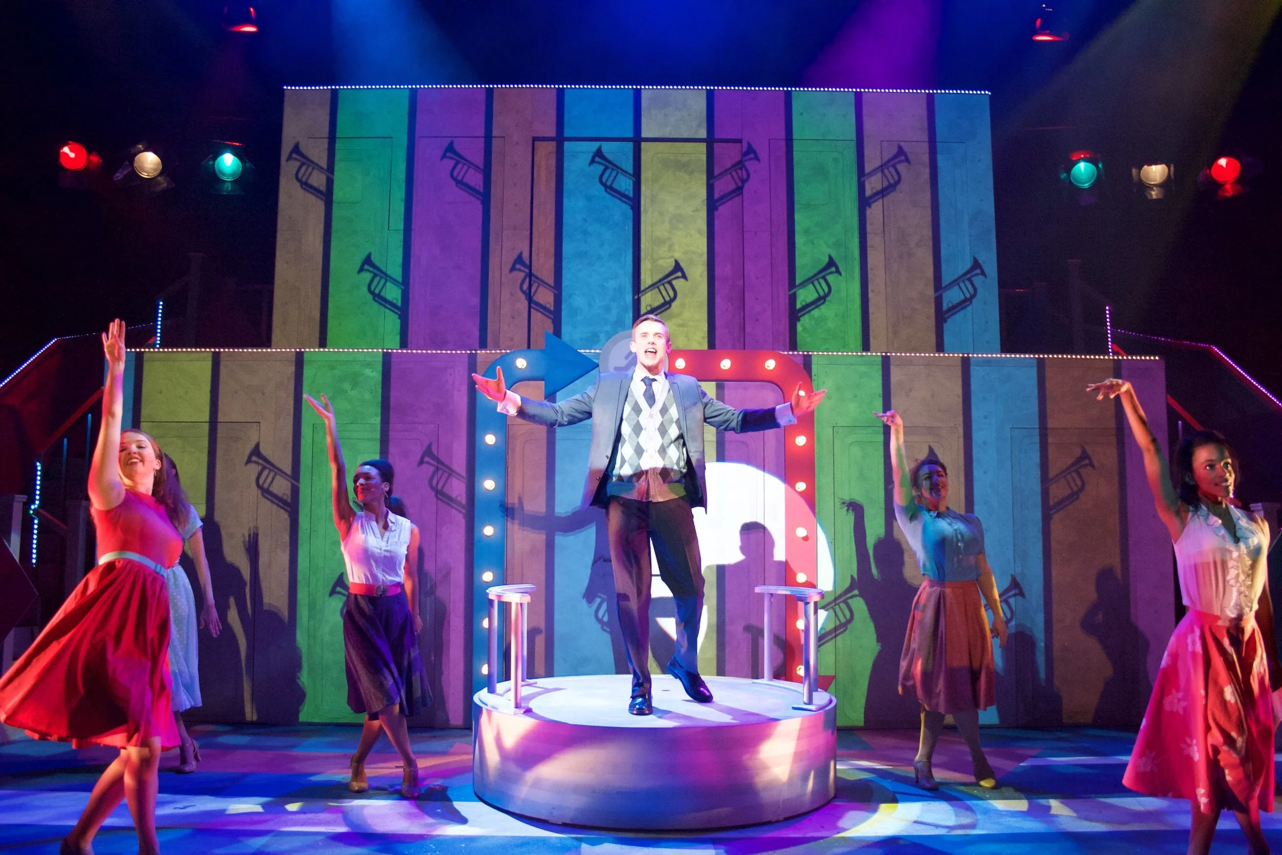 Catch me if you can musical set