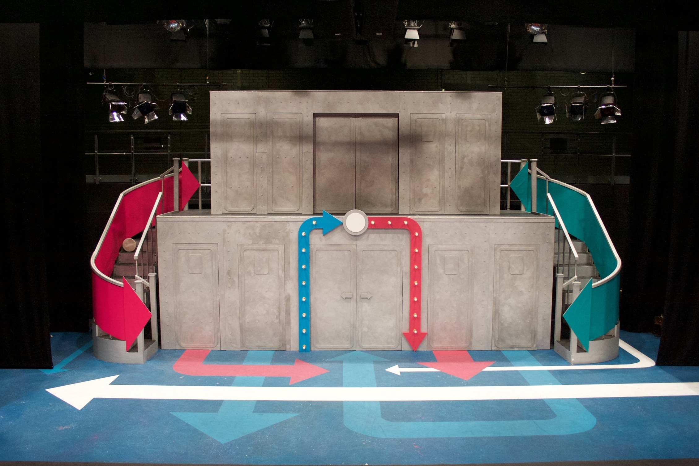 Catch Me If You Can — PJ McEvoy: Theatre Design