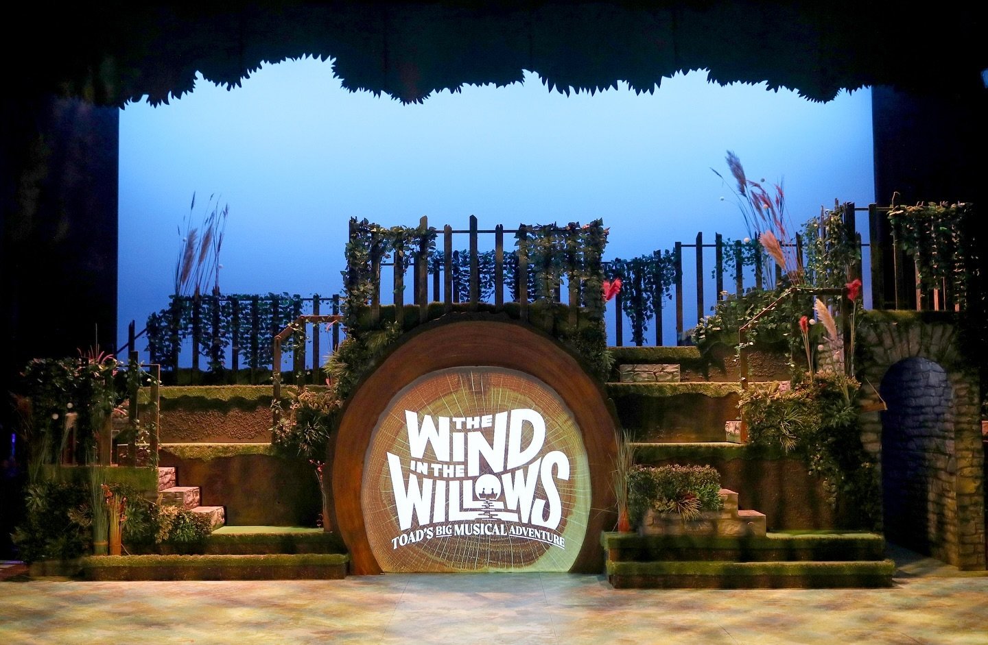 🌿 Pitched as a tandem production with the Mayflower&rsquo;s summer show Bugsy Malone; the design brief for Wind In The Willows certainly included a couple of interesting requirements for what I&rsquo;ve realised is *technically* the first Christmas 
