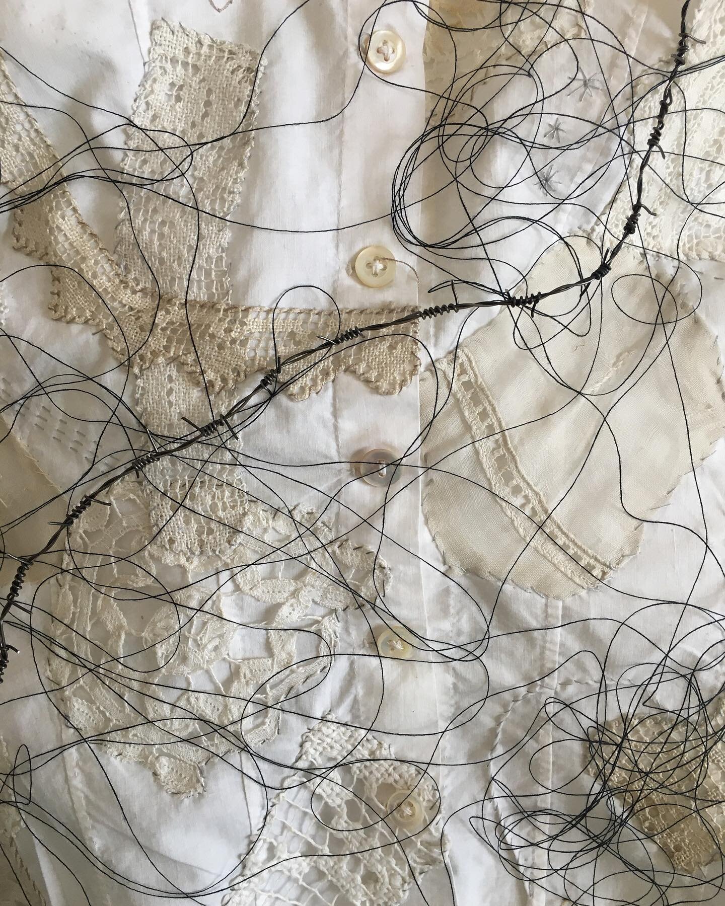 Close up of a new piece from the Threads of Sisterhood/Dress Poetry work. Will share more soon...should you be interested. Otherwise scroll on. Happy Tuesday all x
#antiquelace #threadsofsisterhood #whatshewore #lacemakers #homage #dresshistory #fash