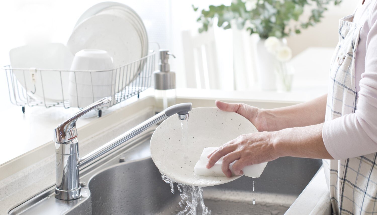 Washing dishes could cleanse mind: Study finds meditation opportunity at  the sink