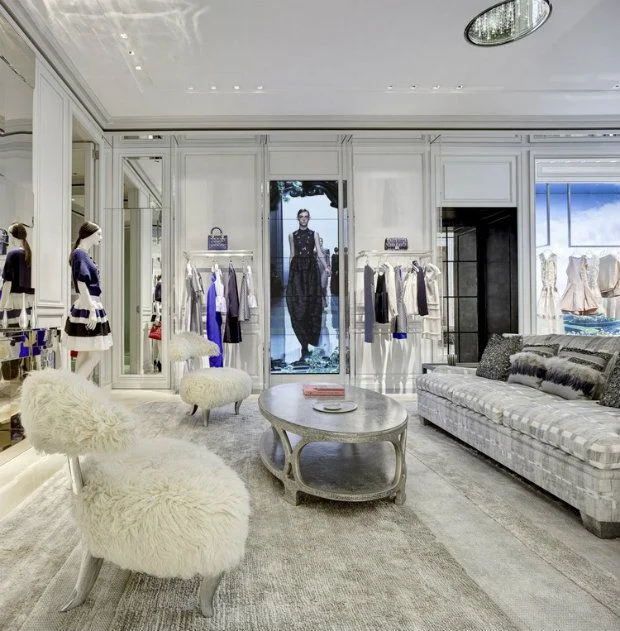 ece8b4d46373749562ac8a6f8c92662a--luxury-store-interior-bridal-store-interior.jpg