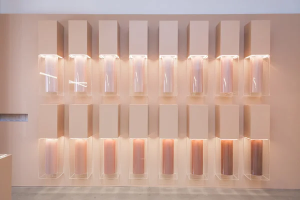 Kim+Kardashian+KKW+Beauty+Pop+Up+Shop+KN0mbn8WoP0l.jpg