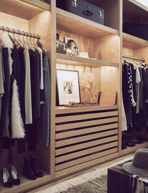 grid_APT_closet-23x30.jpg