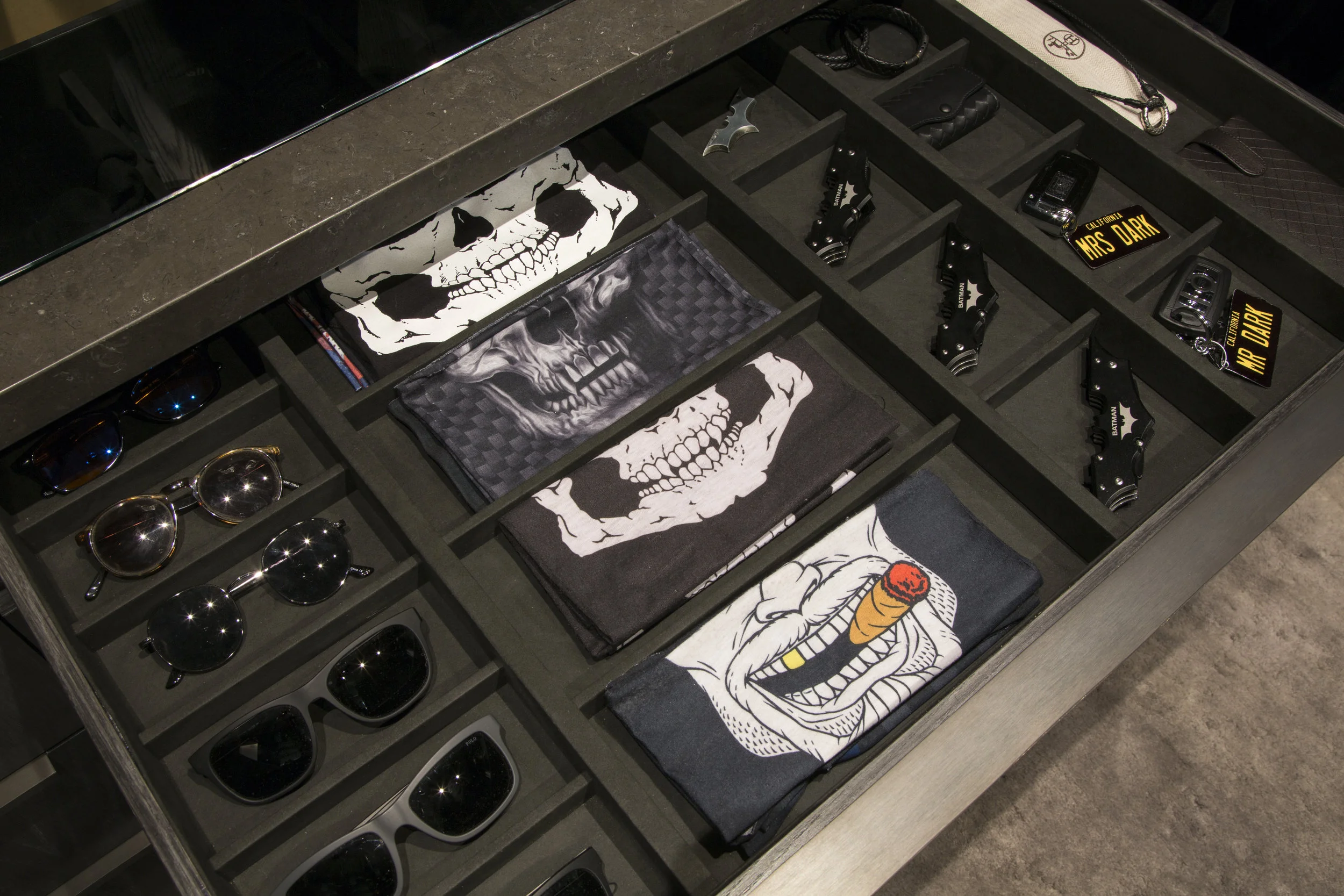 LIsaAdams_Carlyle_HisClosetDrawerDetail_1_HR.jpg