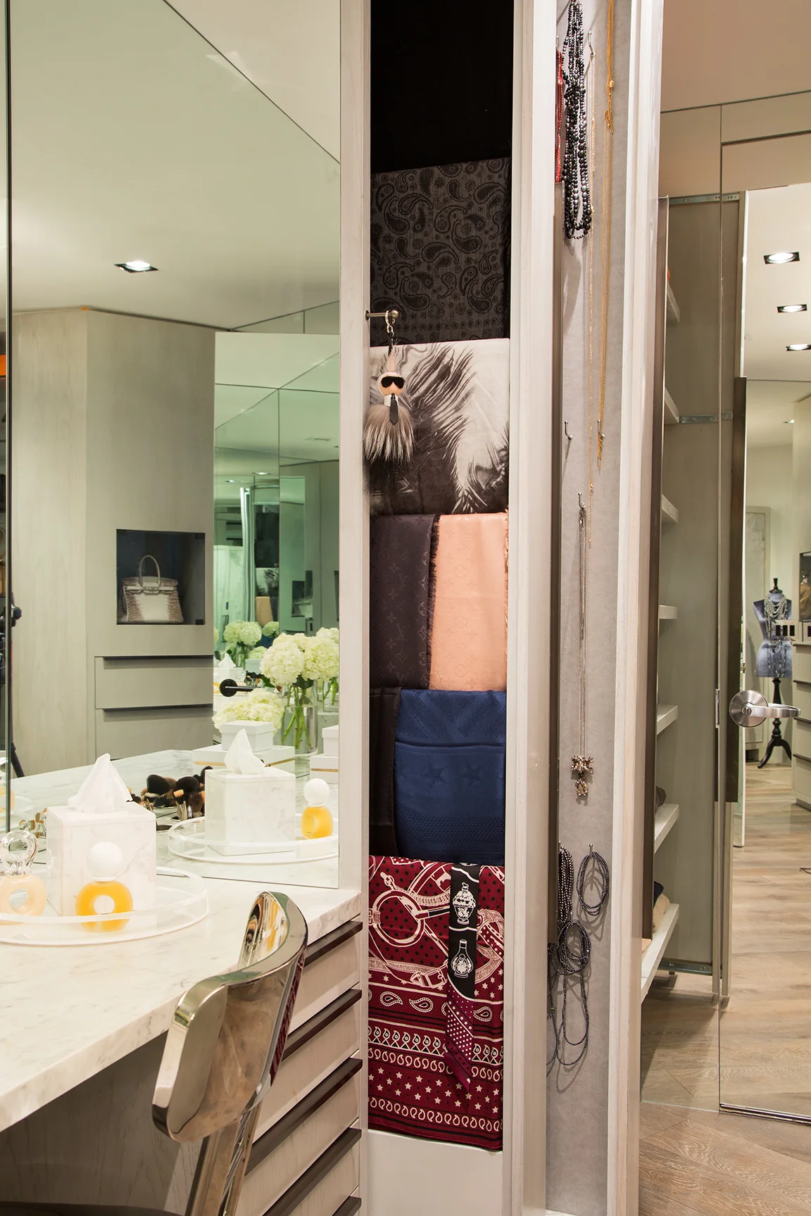 ‘TIS THE SEASON FOR WINTER WEARABLES — LA CLOSET DESIGN