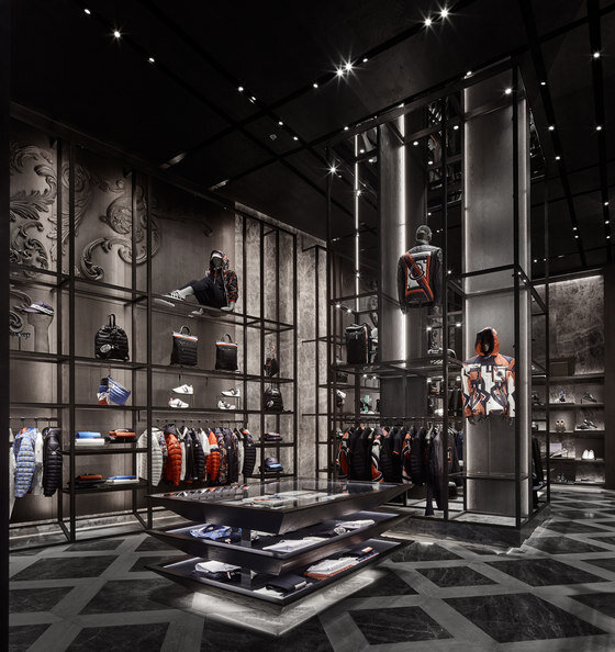 curiosity-moncler-dubai-mall-architonic-mon-004-6418m-ac-1803-02.jpg