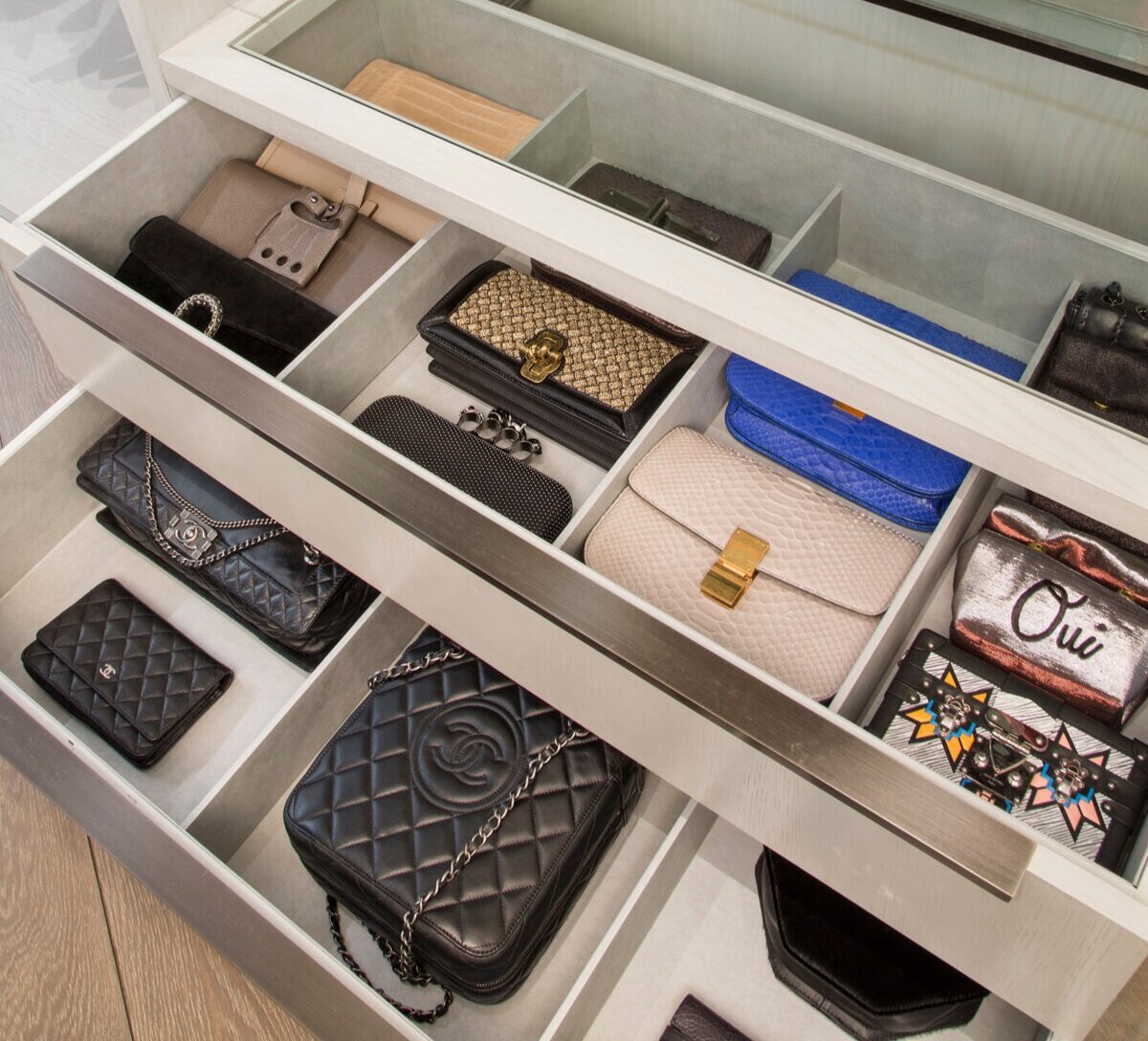 BLOG_LIsaAdams_Carlyle_HerClosetDrawerDetail_HR.jpeg