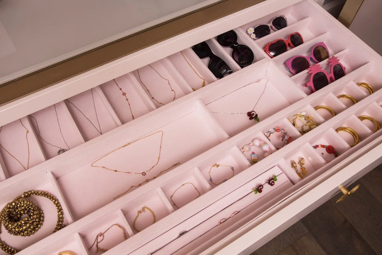 LIsaAdams_Carlyle_BabyBelJewelryDrawer_HR (1) Large.jpeg