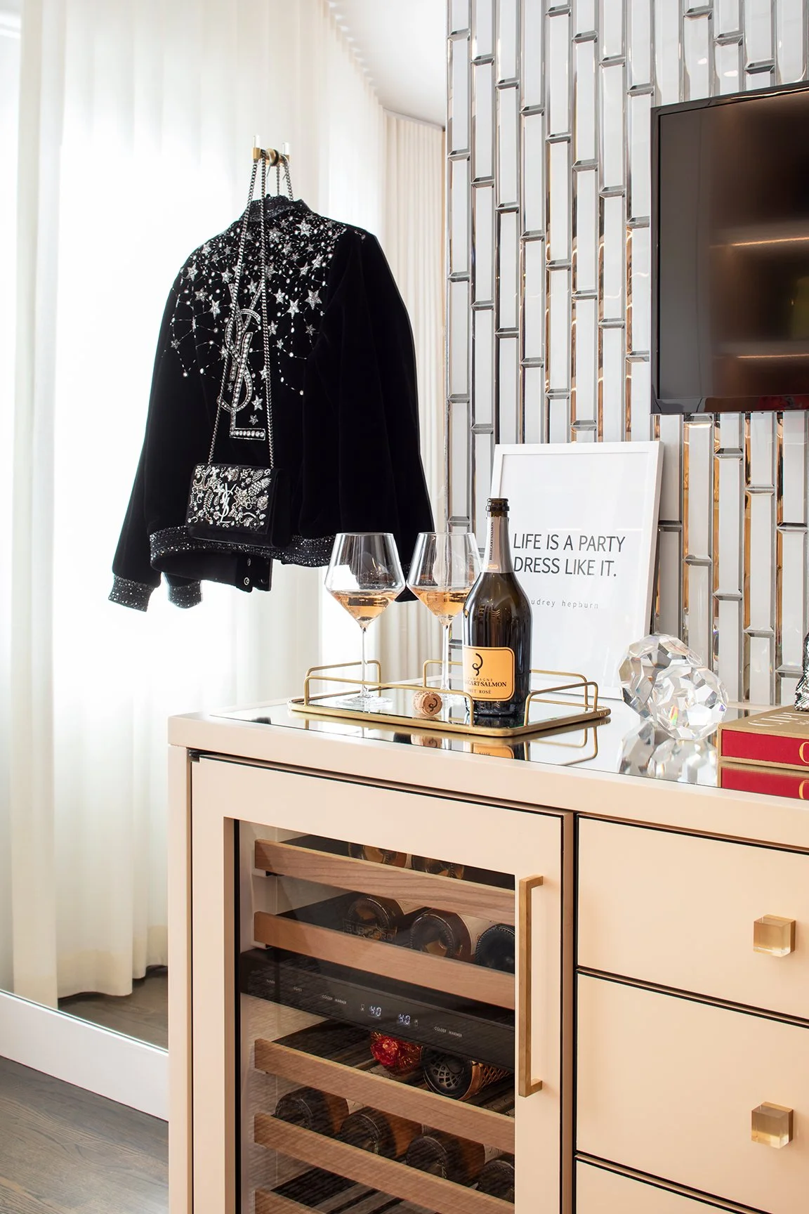 LACloset_LynaSF_MeghanBobPhoto_WineBar_WEB.jpg