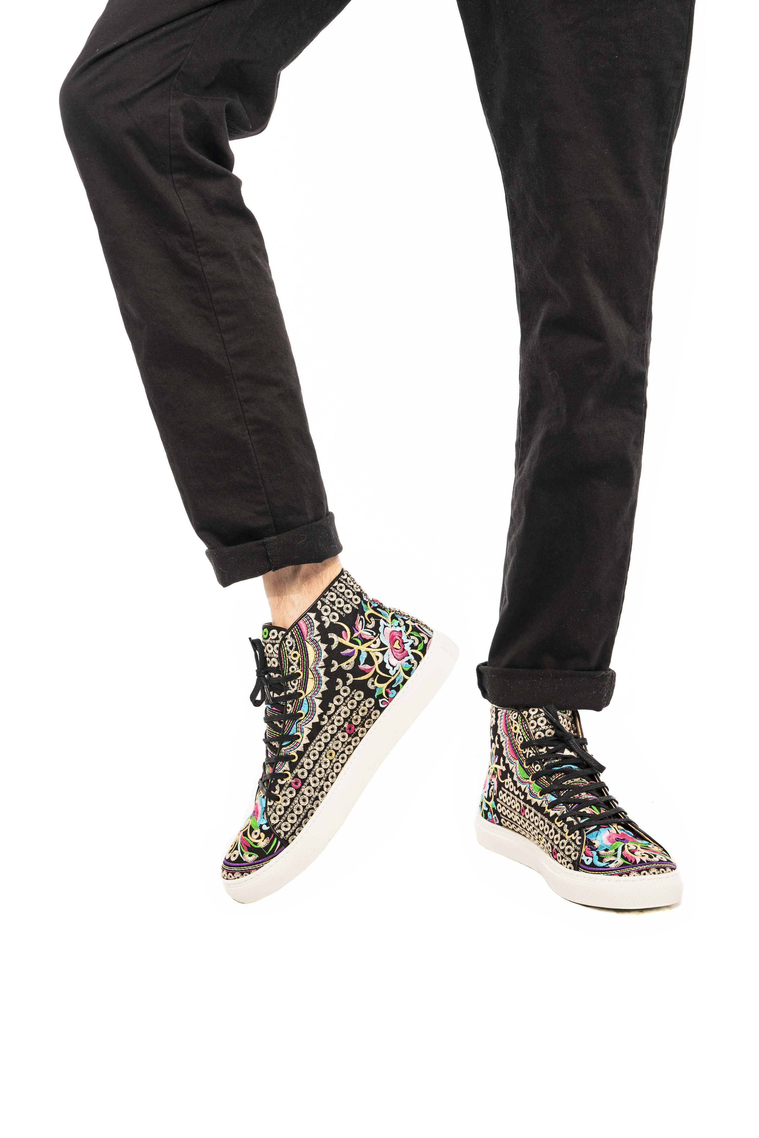 Embroidered sneaker