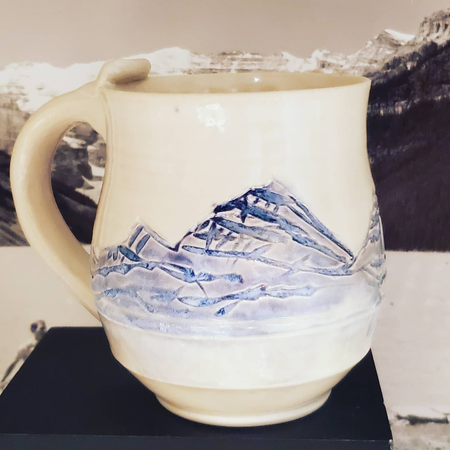Todays close up mug shot brought to you by this purple beauty 

#madewithlove #ciarajayneceramics #ciarajayne #craft #mountains #mybanff #madeinBanff #mountainmug #pottery #potteryofinstagram #ceramics #ceramicsofinstagram #plainsmanclay #m370 #handm