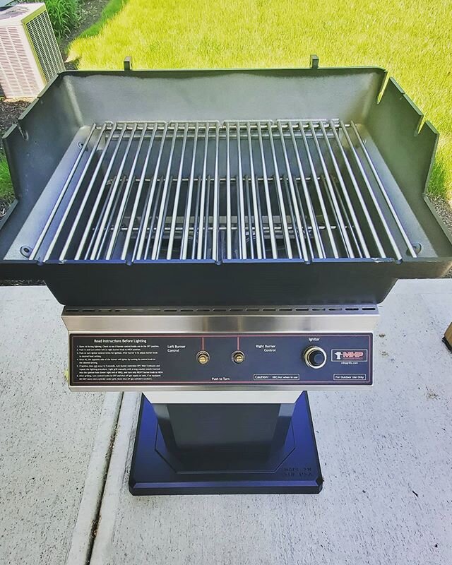 Helped my bud Kasey build his brand new MHP grill this morning. It's a sweet little tank.