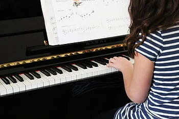 piano-music-girl-young-royalty-free-thumbnail.jpg