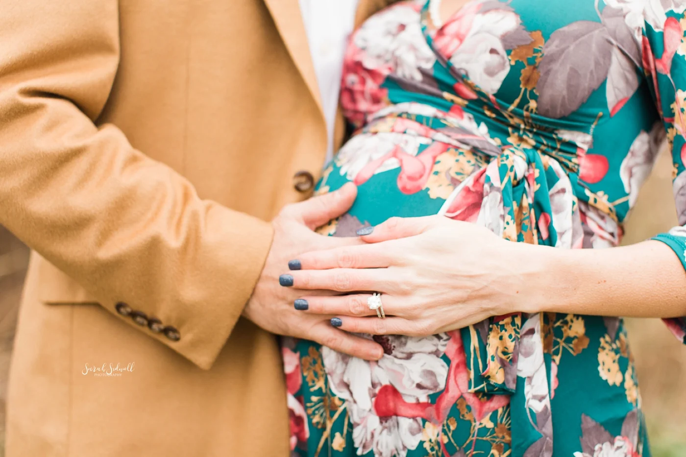 Outdoor Winter Maternity Session
