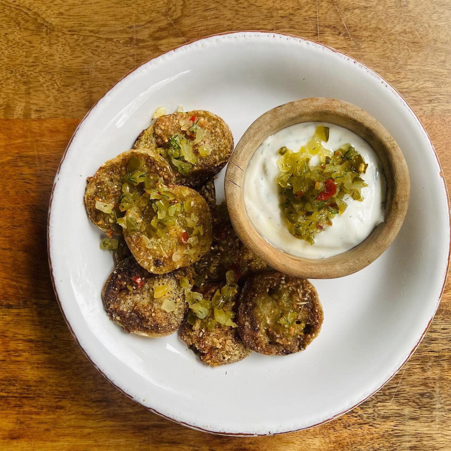 Last of the straggler tomatoes: &bull;&bull;&bull;Fried green tomatoes, yogurt with dill &amp; Wickle relish&bull;&bull;&bull; #friedgreentomatoes  @wicklespickles