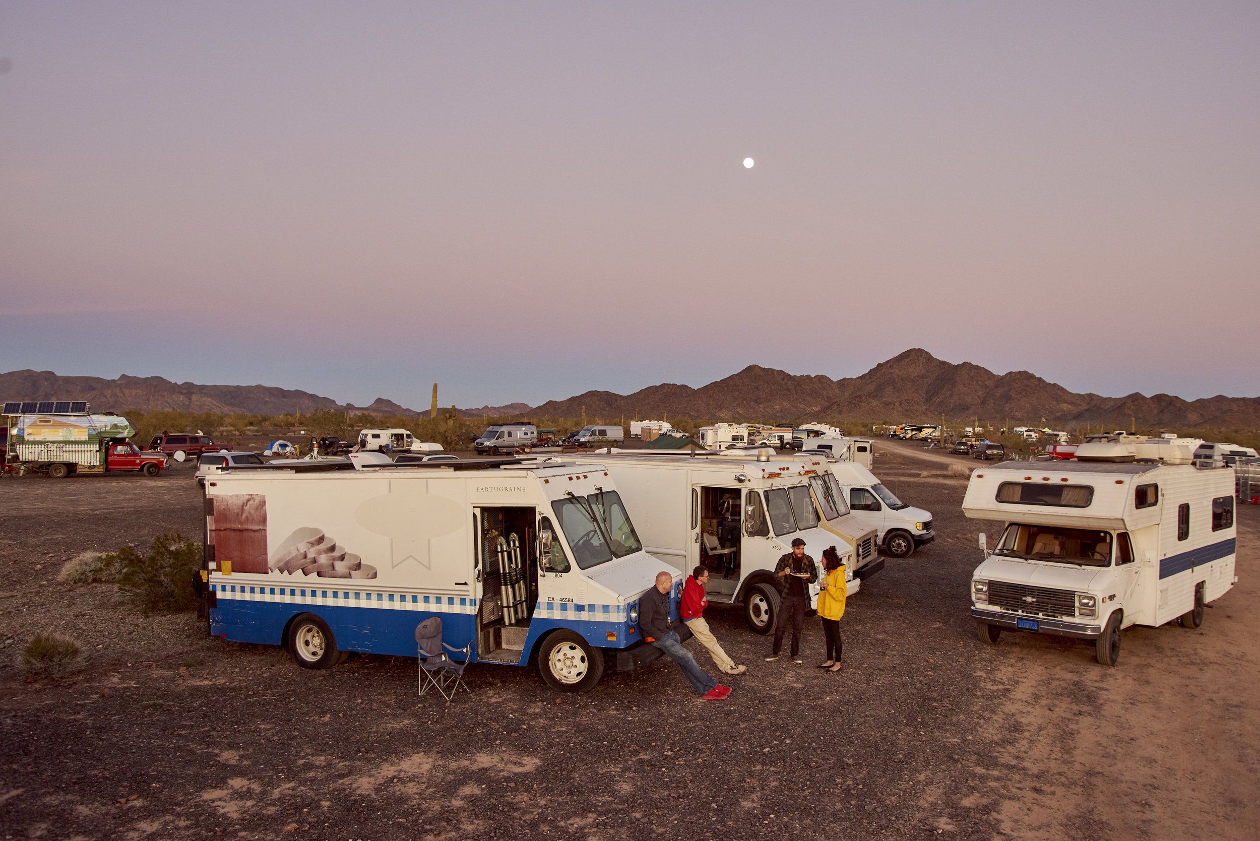  Feature for LeMonde Magazine FR about “Snowbirds” in Arizona. Quartzsite Arizona usually has an official population of around 3,000, but in January, the city can accommodate more than 150,000 people and between October and March, it sees nearly a mi