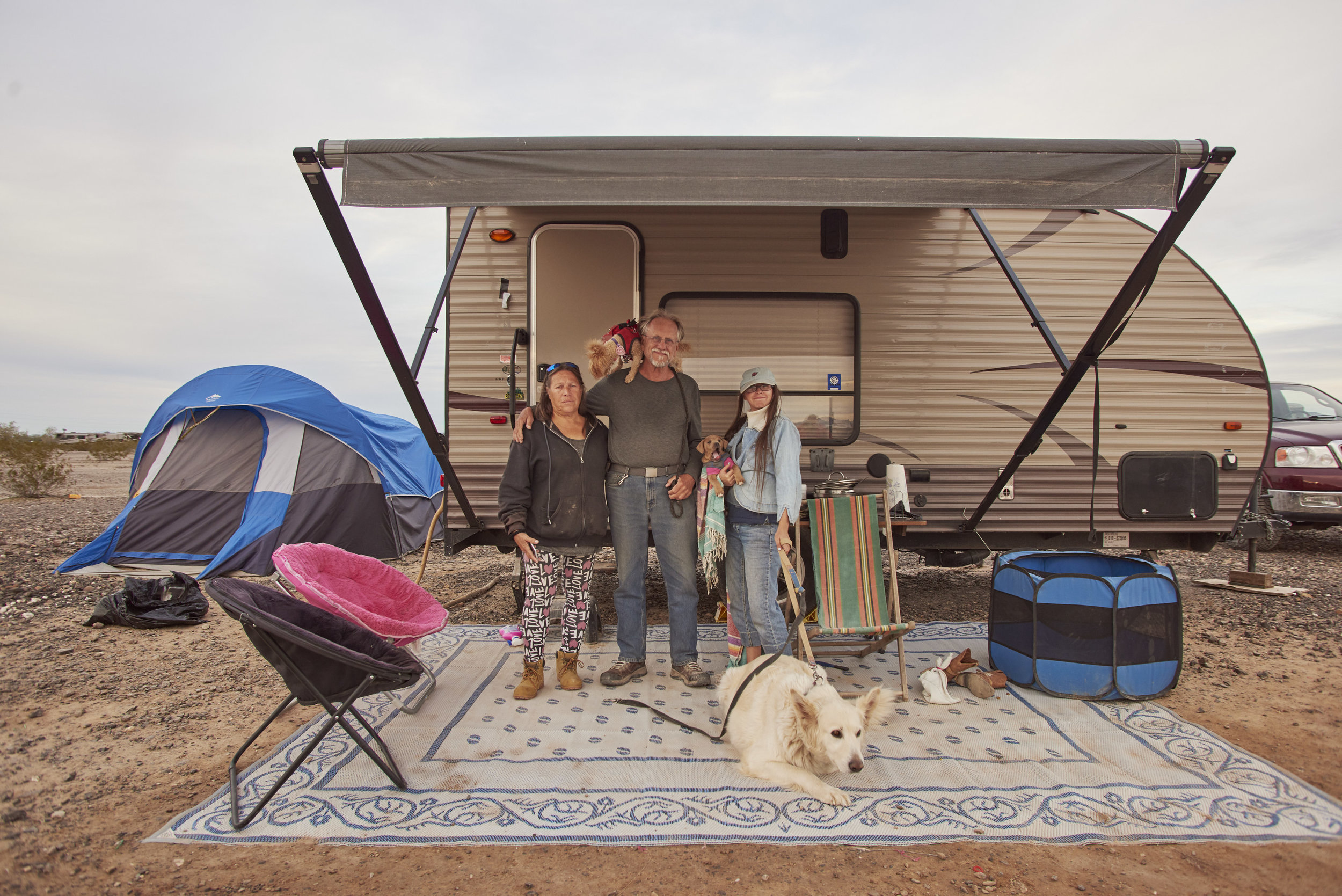  Feature for LeMonde Magazine FR about “Snowbirds” in Arizona. Quartzsite Arizona usually has an official population of around 3,000, but in January, the city can accommodate more than 150,000 people and between October and March, it sees nearly a mi