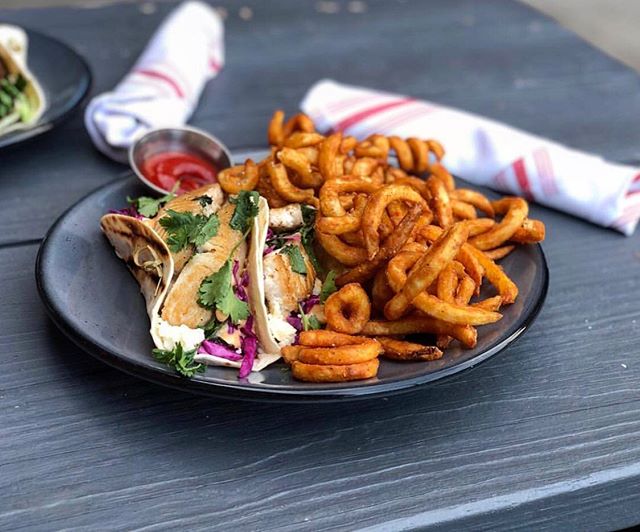 Spotted: tacos in their natural habitat
🌮 Tuesday at #barmashchs
&bull; 2 tacos + curly fries + a high life $10
&bull; Partida shots $5
&bull; Partida margaritas $7
&mdash;
aaaaand LIVE BLUEGRASS TONIGHT 7:30 PM with @thegreenlevels

21+
.
.
.
#tues