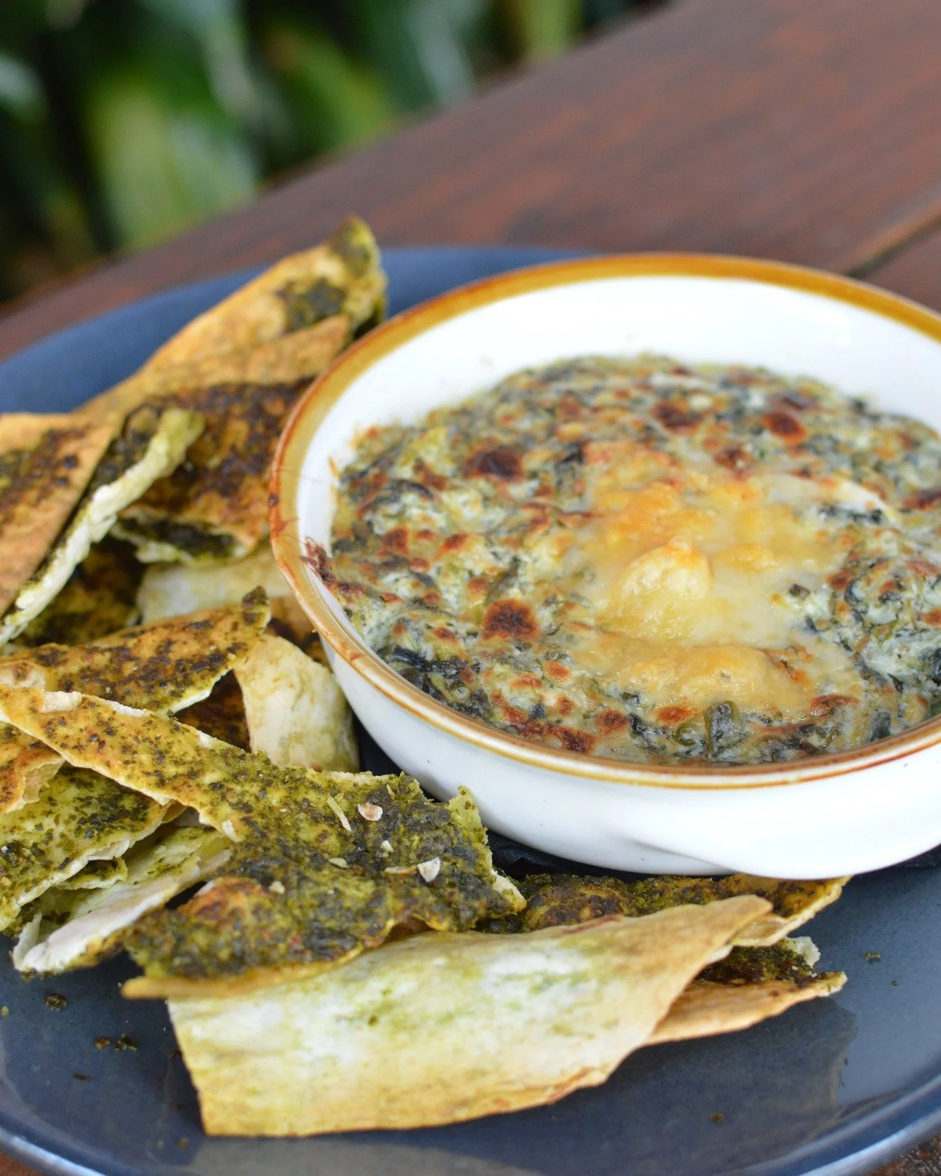 Happy Thursday! 🍻 Join us from 4-6pm for happy hour and snack on our house-made, crowd-favorite spinach &amp; artichoke dip. Staying for the long haul? Trivia kicks off at 7pm. Grab a team and settle in!

#barmawsh #happyhour #trivianight #charlesto