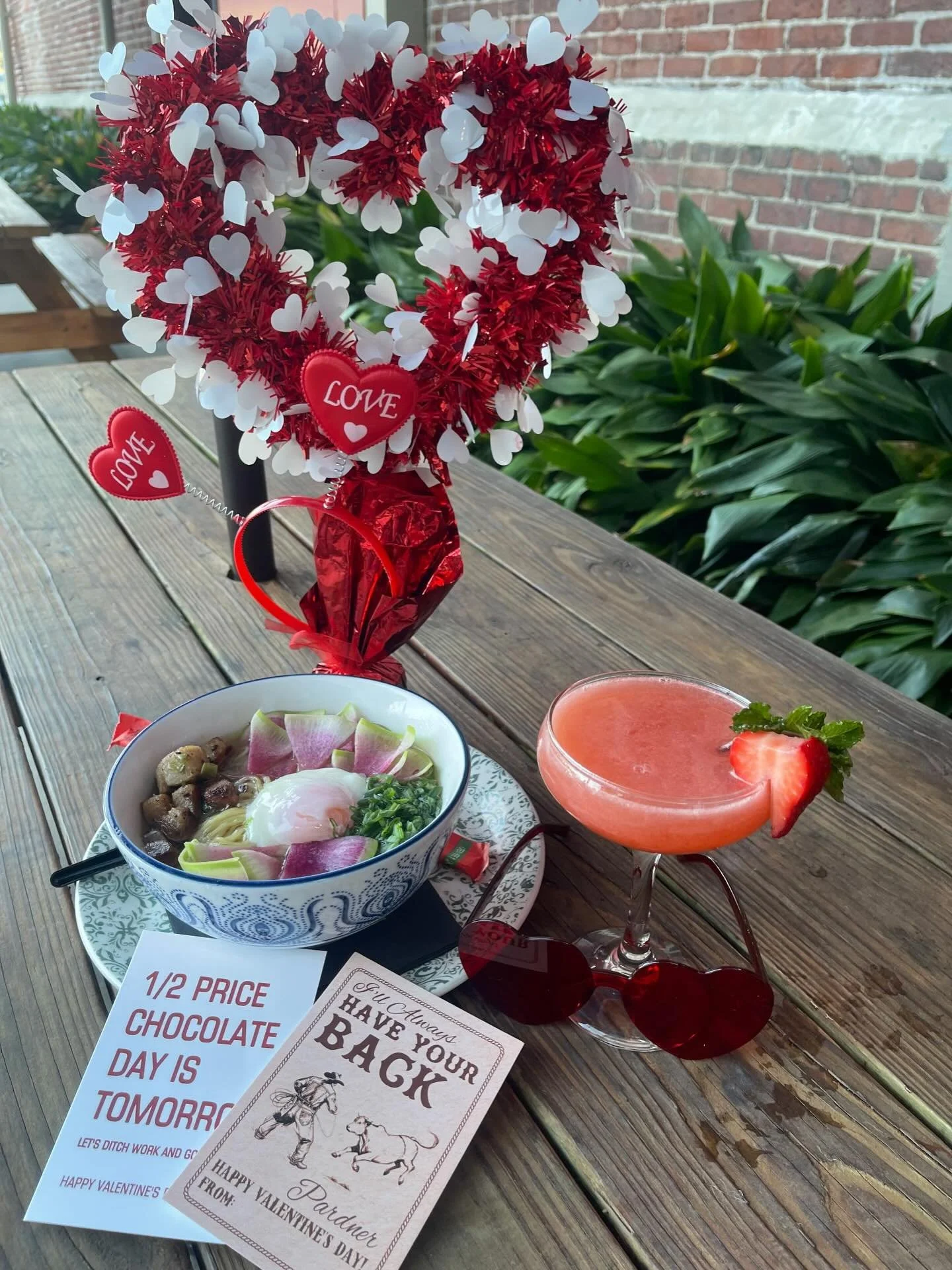 Calling all galentines&hellip;📞❤️

Join us tonight for a night of live music, specialty cocktails, and galentines activities sprinkled throughout the bar. Enjoy our Classic Miso Ramen and Cupids Cosmo with Hangar 1 Vodka, Cointreau, strawberry, and 