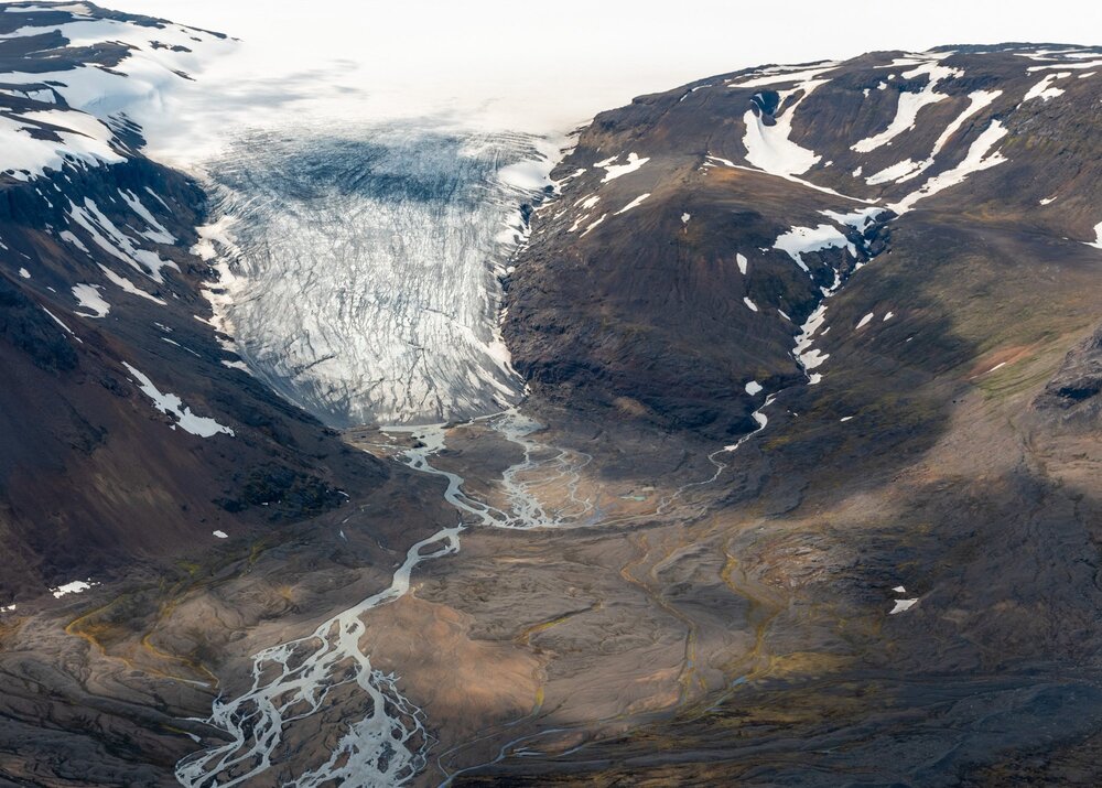   Top: Rótarjökull glacier in 1999; Bottom: Rótarjökull in 2019. Olafur Eliasson, The Glacier Series, 1999 / 2019, work in progress. © 2019 Olafur Eliasson  