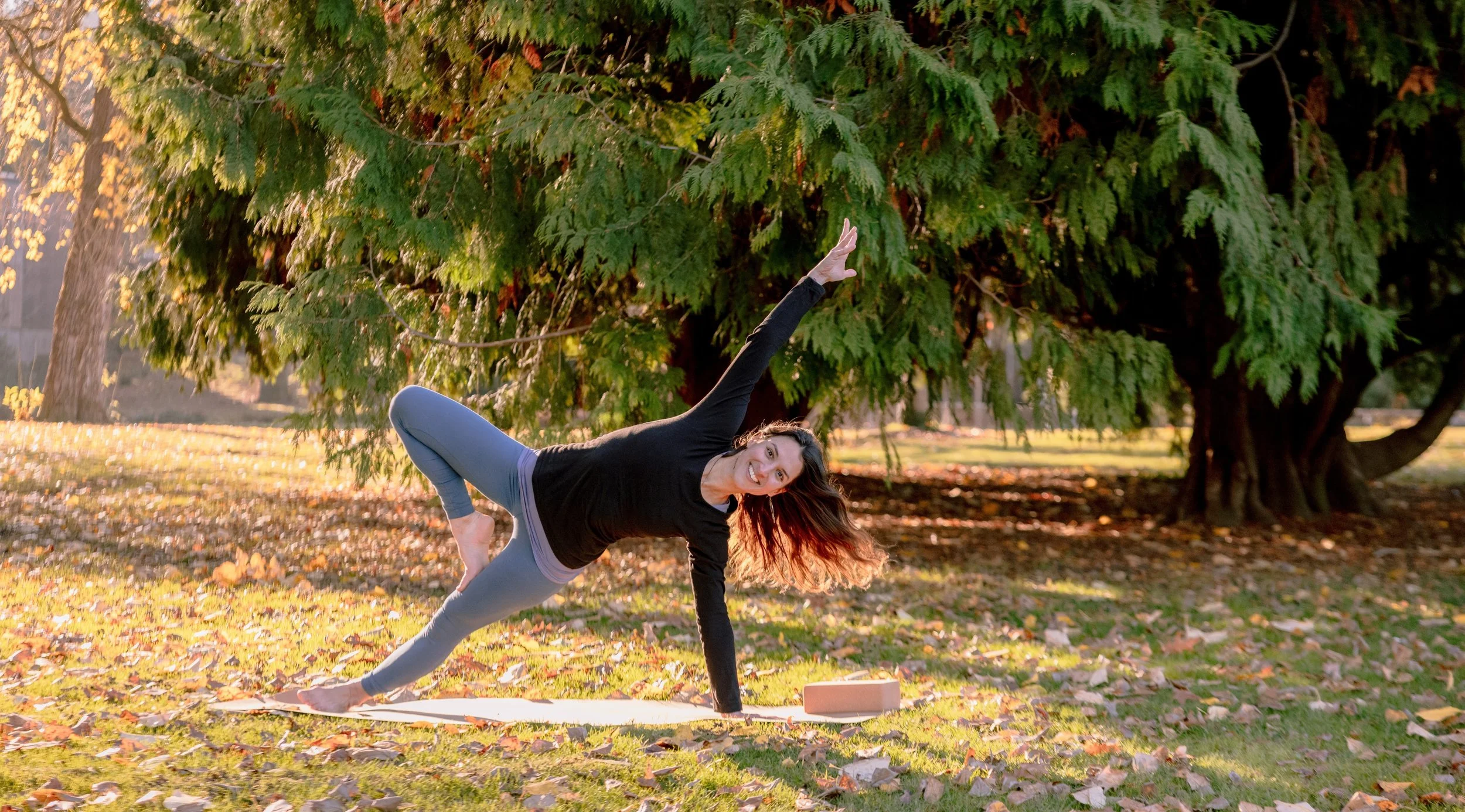 Zsuzsi_yoga_25 - Zsuzsanna Mangu.jpg