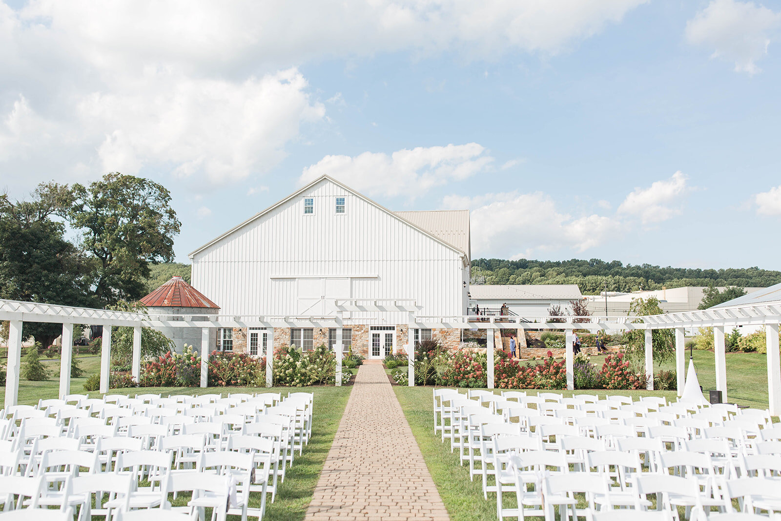 08.30.2019 Michelle and Colin — The Barn at Stoneybrooke