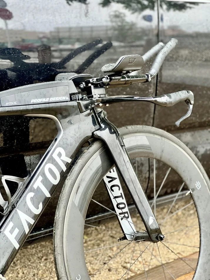 AGUJA, BAYETA Y BALENCIAGA