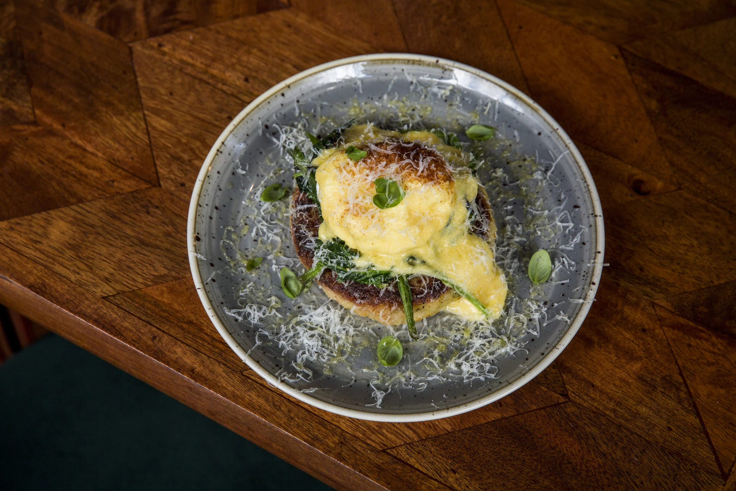 SPINACH, POACHED EGG + HOLLANDAISE ROSTI BRUNCH - ISLINGTON