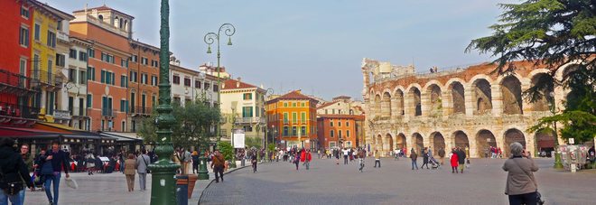 verona piazza bra.jpg