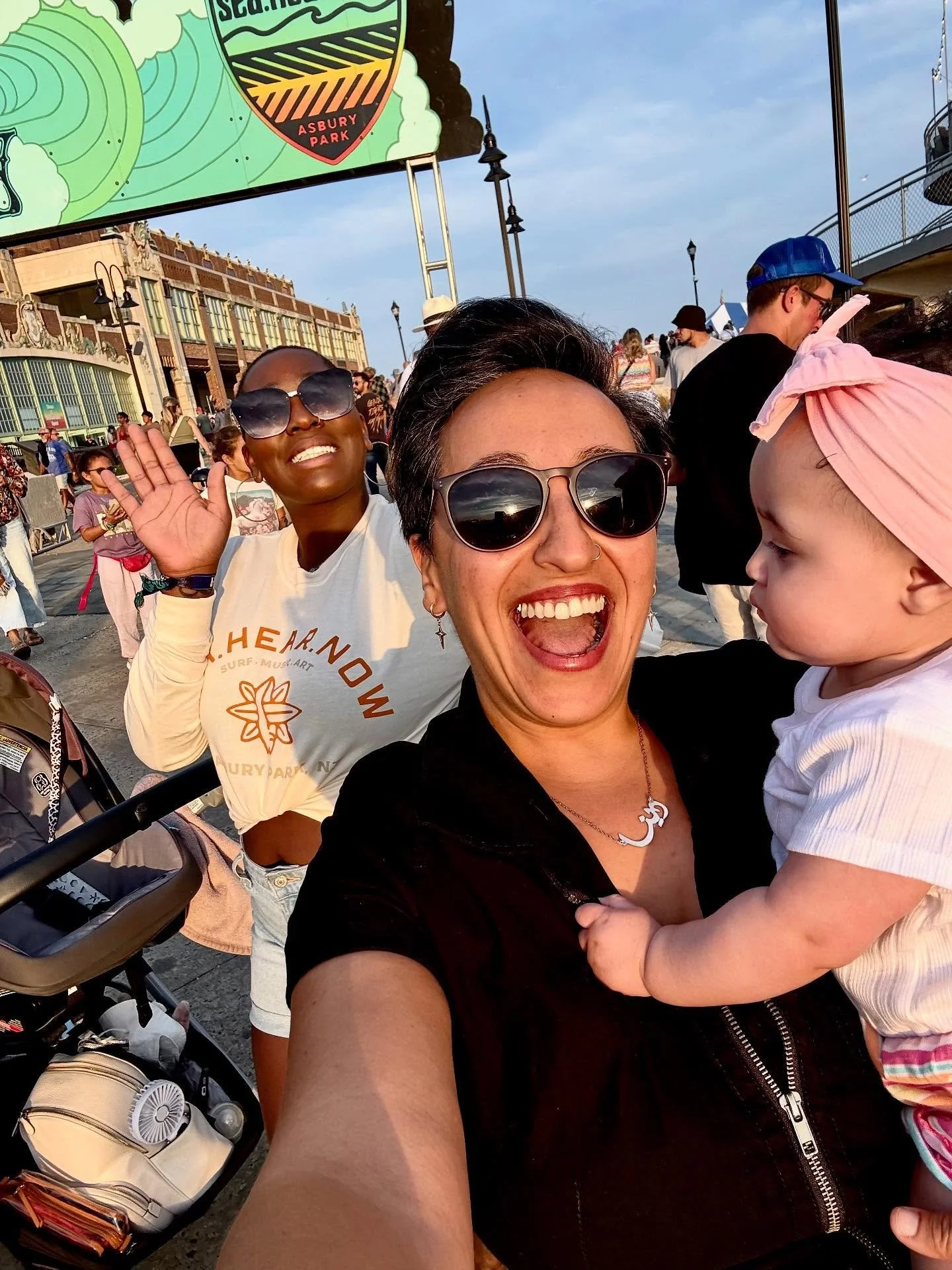 Can&rsquo;t believe it&rsquo;s been a whole week since @seahearnow and summer is officially coming to an end. We wanted to say HIIIII from us and just LOOOOKKK at baby Veda growing up so fast! We got to enjoy a bit of SHN together before getting righ
